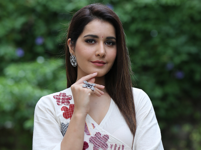 Rashi Khanna Learning Weight Loss Techniques From Himalayas