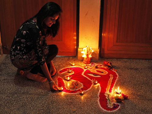 We all worship goddess lakshmi, to get wealth and prosperity. lets see ... to please goddess Lakshmi and make her stay longer at your home.