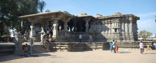 THE TEMPLE THAT’S FAMOUS FOR ITS THOUSAND PILLARS! Thousand Pillar
