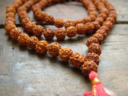 The History and Meaning of Prayer Beads ... The use of beads in prayer appears to have originated with Hindu religious practices ... Prayer beads, in the form of the Hindu rosary