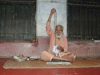 The History and Meaning of Prayer Beads ... The use of beads in prayer appears to have originated with Hindu religious practices ... Prayer beads, in the form of the Hindu rosary