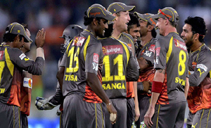 Sunrisers Hyderabad defeat Kings XI Punjab by five wickets, IPL 2013: Sunrisers beat Kings XI   by 5 wickets to move to top spot, Sunrisers beat Kings XI by 5 wickets