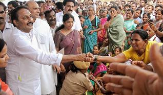 kiran kumar reddy, ap chief minister, kiran indiramma bata tour, kiran east godawari tour, indiramma bata program east godawari, botsa satyanarayana indiramma bata, pcc chief botsa kiran 