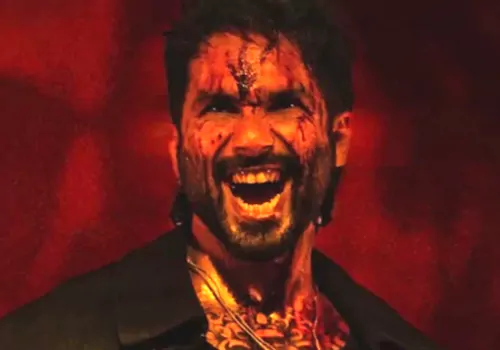 ఆ సినిమా బ్యాన్‌ చెయ్యాలంటూ లేడీ గ్యాంగ్‌స్టర్‌ పిటిషన్‌.. 2 కోట్లు డిమాండ్‌!