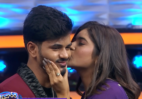 మా బుజ్జి బంగారం డిమోన్‌ అంటూ పవన్ కి ముద్దు పెట్టేసిన రీతూ!