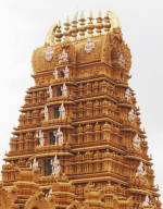 గుడి ముందు గోపురం ఎం...