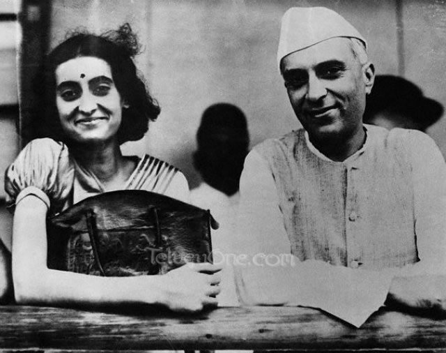 indiraandpanditnehru.jpg