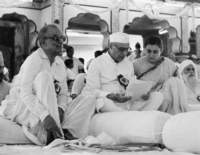 jawaharlalnehruwithindiragandhi_small.jpg