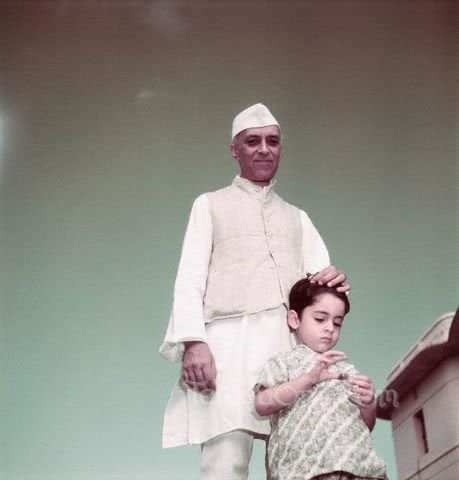 panditnehruwithgrandsonrajivgandhi.jpg