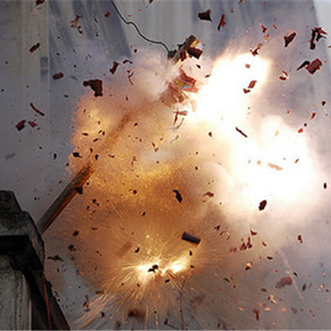 blast in fire crackers factory lucknow and six people death