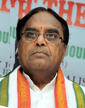 telangana congress president ponnala lakshmaiah has no shy palvoy goverdhan reddy criticism angry