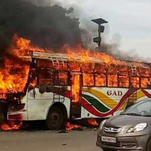 bangalore bus fire accident three passengers death