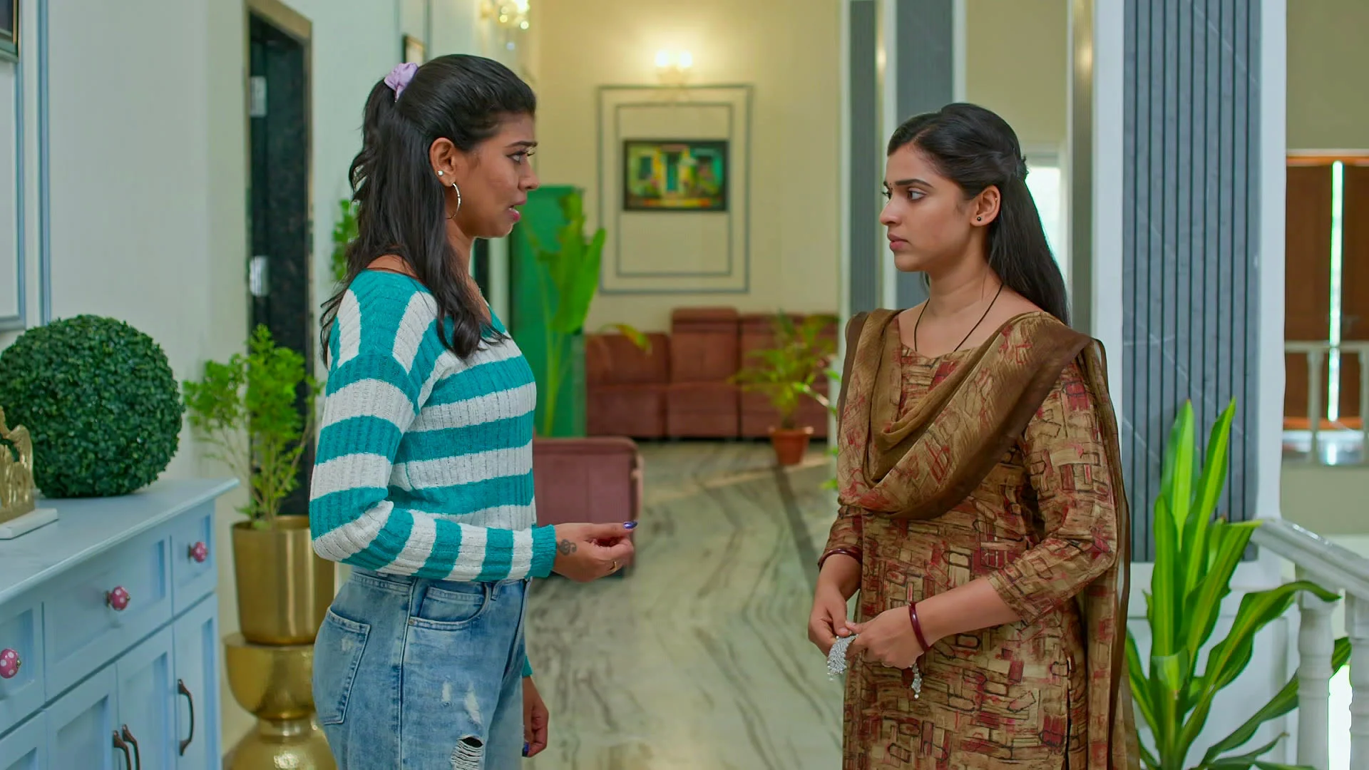 Ye Devi Varamo Neevu : అంజలిని గీత గెంటేయకుండా ఆపిన భవిత.. అసలు దొంగ ఎవరంటే!