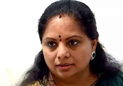 డాడీ..మోడీ..చిన్నమోడీ..ఏకకాలంలో ముగ్గురిపై కవిత విమర్శల దాడి