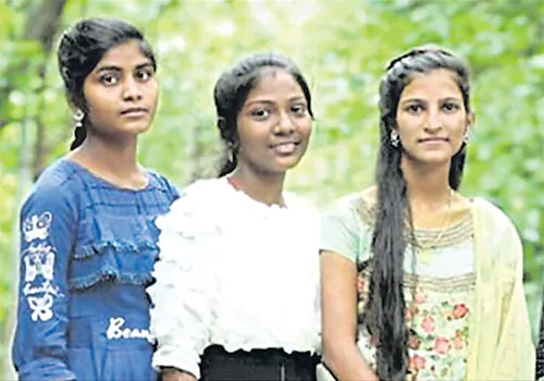 Three Friends sucide at a time