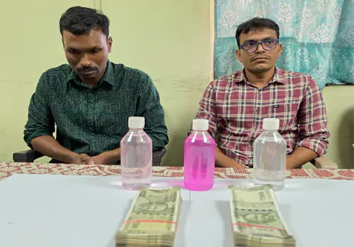 హైదరాబాద్‌లో లంచం తీసుకుంటూ ఎస్ఐలు అరెస్ట్