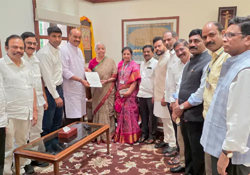  పొగాకుపై జీఎస్టీ తగ్గించండి.. నిర్మలా సీతారామన్‌కు ఏపీ నేతల విజ్ఞప్తి..!