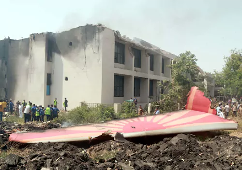 బ్రెజిల్‌లో రెస్టారెంట్‌పై కుప్పకూలిన విమానం