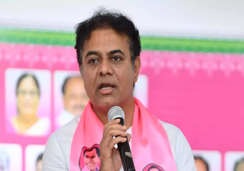 తెలంగాణ ప్రజలు తినే అన్నంలో మన్ను పోసుకున్నారు : కేటీఆర్