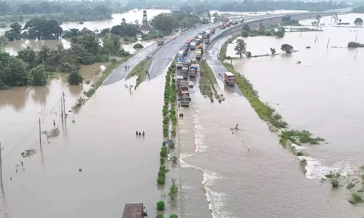 తగ్గుముఖం పట్టిన బహుదా వరద: నాగావళిలో పెరిగిన ప్రవాహం.. వరద ముంపులోనే సిక్కోలు.!