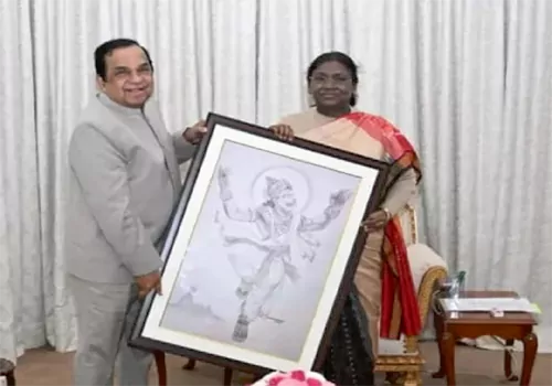 రాష్ట్రపతిని కలిసిన బ్రహ్మానందం