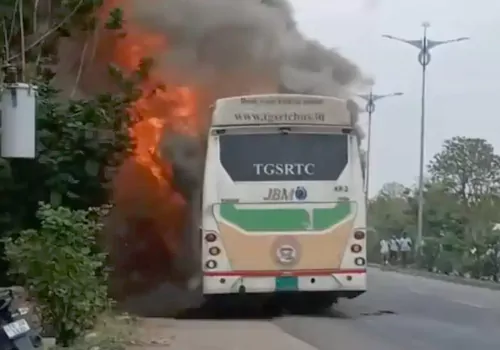 ఆర్టీసీ ఎలక్ట్రిక్ బస్సు దగ్ధం..40 మంది ప్రయాణికులు సేఫ్!