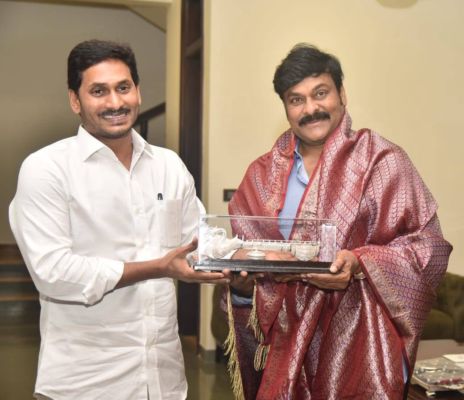 megastar chiranjiivi re entry in politics