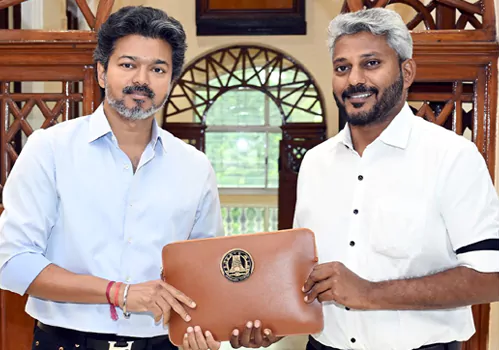 తొలి బడ్జెట్‌లోనే వరాల జల్లు కురిపించిన సీఎం విజయ్..!