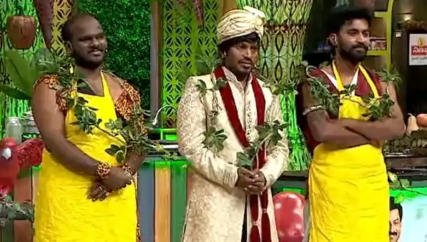 ఆకుల దండలతో కమెడిన్స్కి సత్కారం!