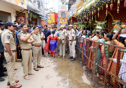 బోనాల భద్రతకు పటిష్ఠ బందోబస్తు.. 2,400 మంది పోలీసులతో నిరంతర నిఘా..!