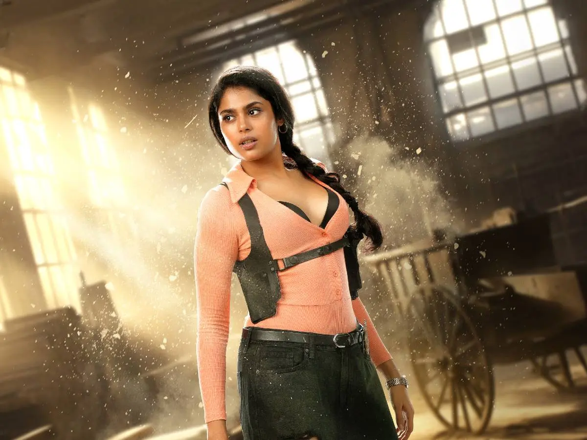 Faria Abdullah as Nidhi in crazy world of Mathu Vadalara 2