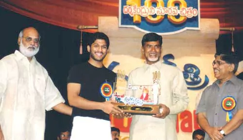 అల్లు అర్జున్ 20 ఏళ్ళ సినీ ప్రస్థానం.. తగ్గేదేలే!