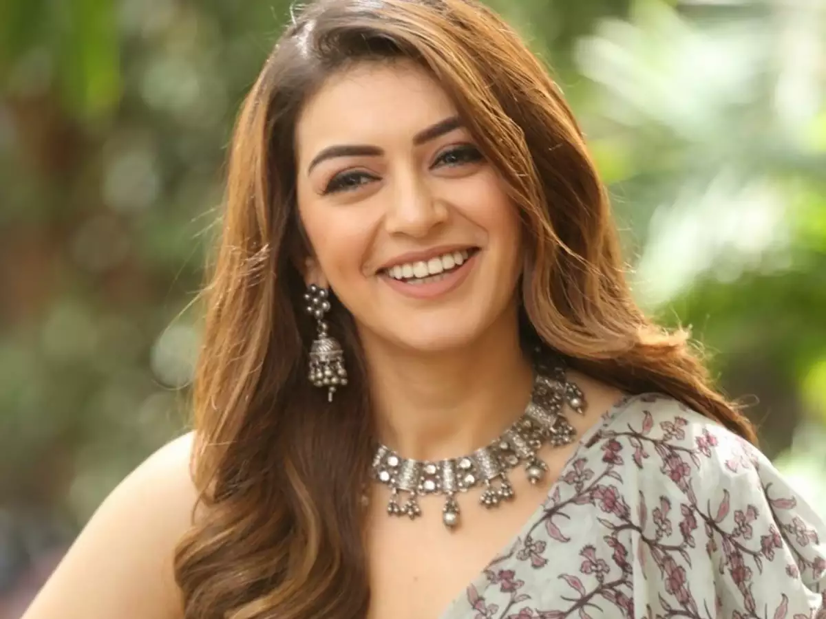 Hansika Clarifies the Rumours about Top hero asking her on date?