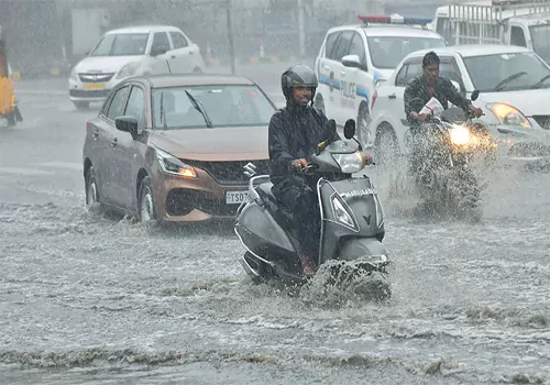 హైద‌రాబాద్‌లో భారీ వ‌ర్షం.. పలు ప్రాంతాల‌లో ట్రాఫిక్ జామ్
