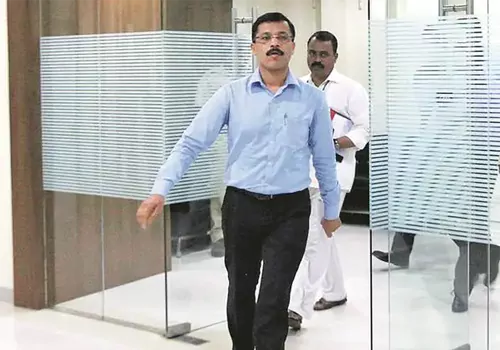 కల్తీ పాల వ్యాపారుల గుండెల్లో రైళ్లు పరిగెత్తిస్తున్న ఐఏఎస్ అధికారి..!