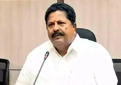 హైదరాబాద్‌లో  మాజీ మంత్రి కారుమూరిని విచారించిన సిట్