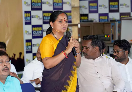 ఇడుపు కాయితం అంటే ఏంటో పవన్ కళ్యాణ్‌ను అడగండి :  కవిత