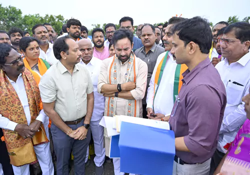 వికారాబాద్ రైల్వే స్టేషన్‌కు రూ. 27 కోట్లతో కార్పొరేట్ హంగులు :  కిషన్ రెడ్డి..!