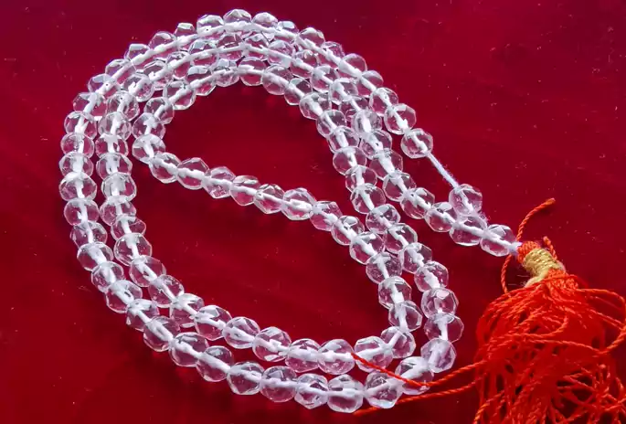 స్పటిక మాల ధరించే ముందు ఈ నియమాలు తెలుసుకోండి!