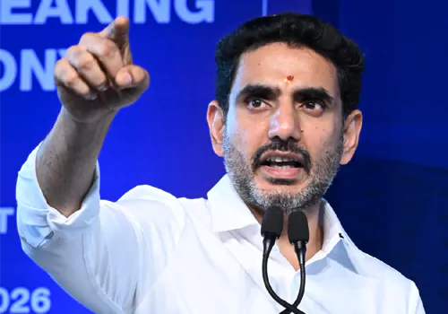 మంగళగిరిలో 3 వేల మందికి ఇళ్ల పట్టాలు పంపిణీ చేసిన మంత్రి లోకేశ్