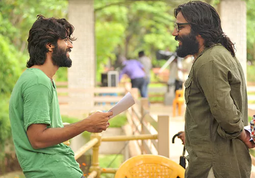 Mythri trying to bring Arjun reddy combo back?