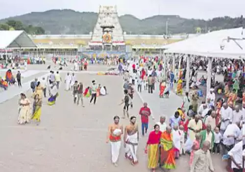 devotees rush in tirumala