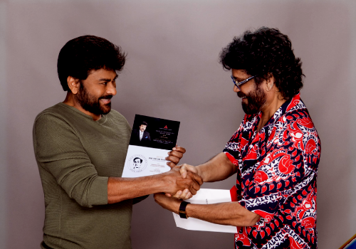 Nagarjuna and Megastar Chiranjeevi look stylish together