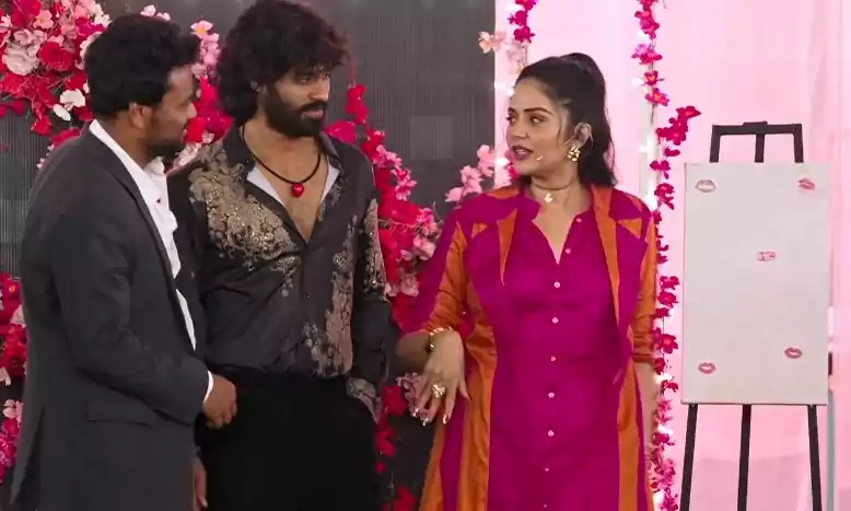 ఈ పింక్ లిప్స్ ఎవ్వరివి...రొమాంటిక్ నైట్ లో హాట్ టాస్క్!