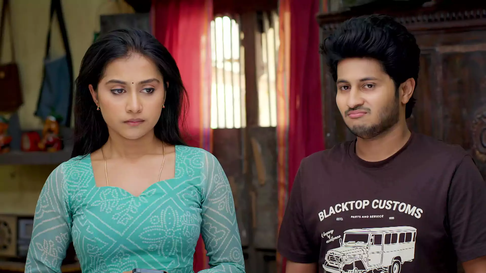 Podharillu : హారికకు షాక్ ఇచ్చిన మహా.. నారాయణ కోసం వైన్స్ షాపుకు వెళ్లిన కోడలు!