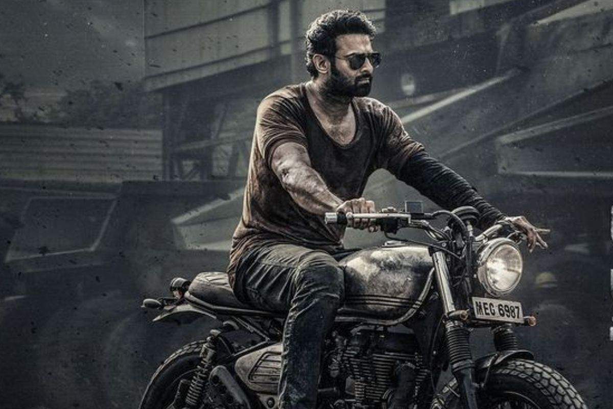 Prabhas sends New Year wishes to his fans in darling style