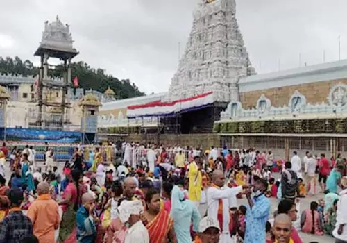 devotees rush in tirumala
