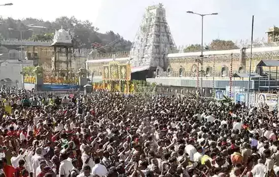 devotees rush in tirumala