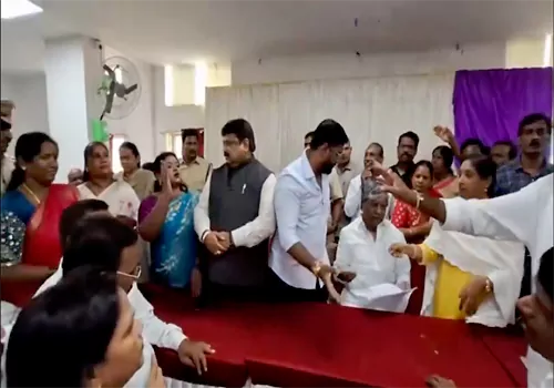 సికింద్రాబాద్ బోనాల చెక్కుల పంపిణీలో రాజకీయ రగడ..!