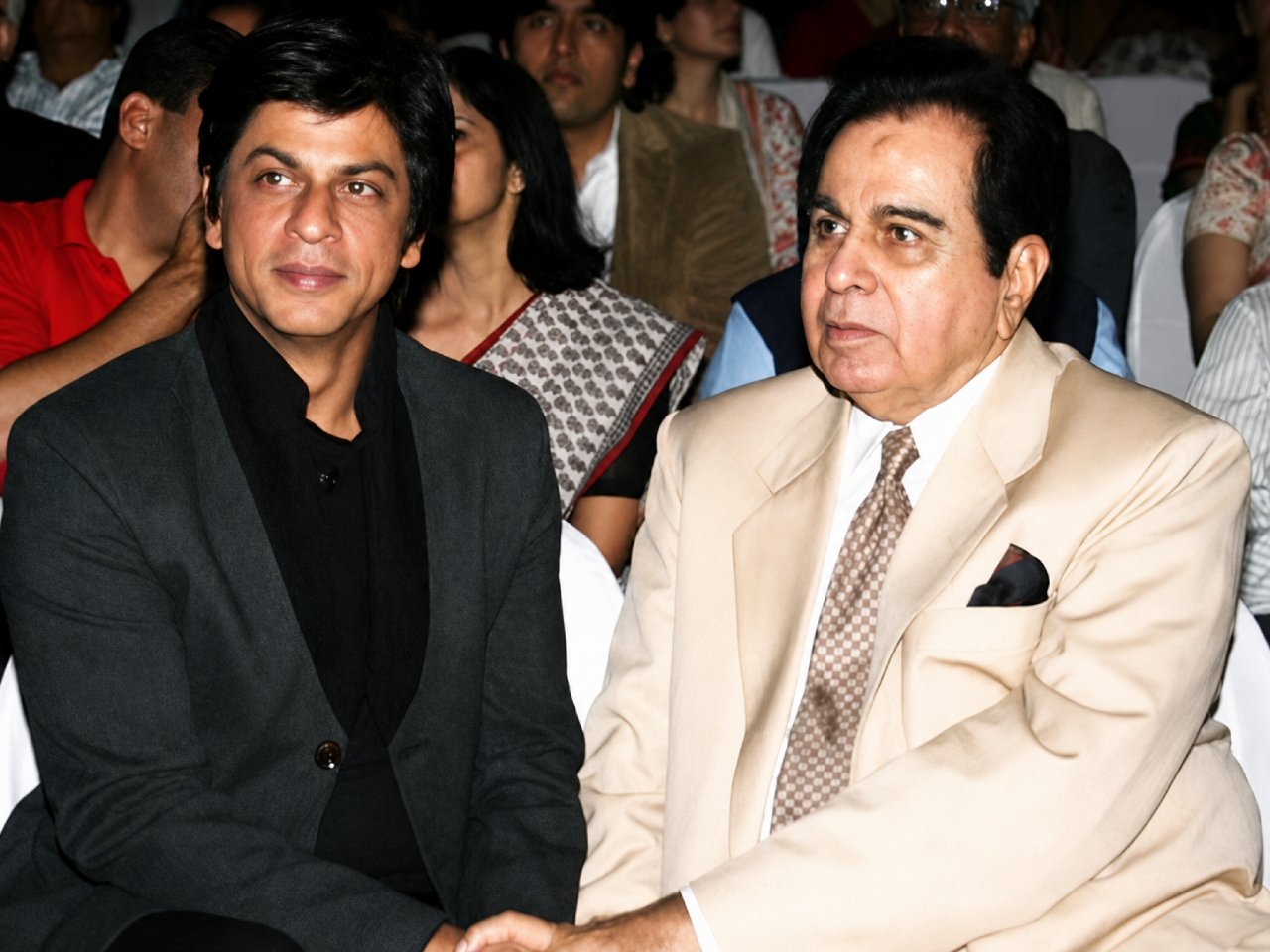 Shah Rukh Khan again proves his love for Dilip Kumar 